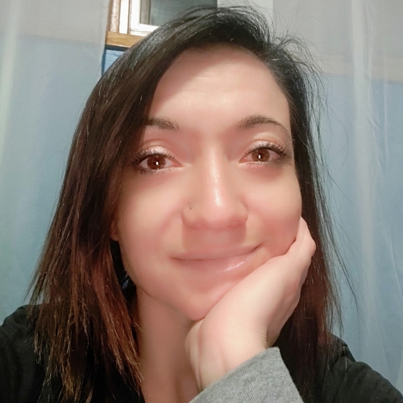 Meet your Posher, Candice - Picture 3 of 3